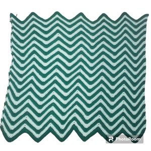 Vintage Crochet Handmade Chevron Green and White blanket 36x36